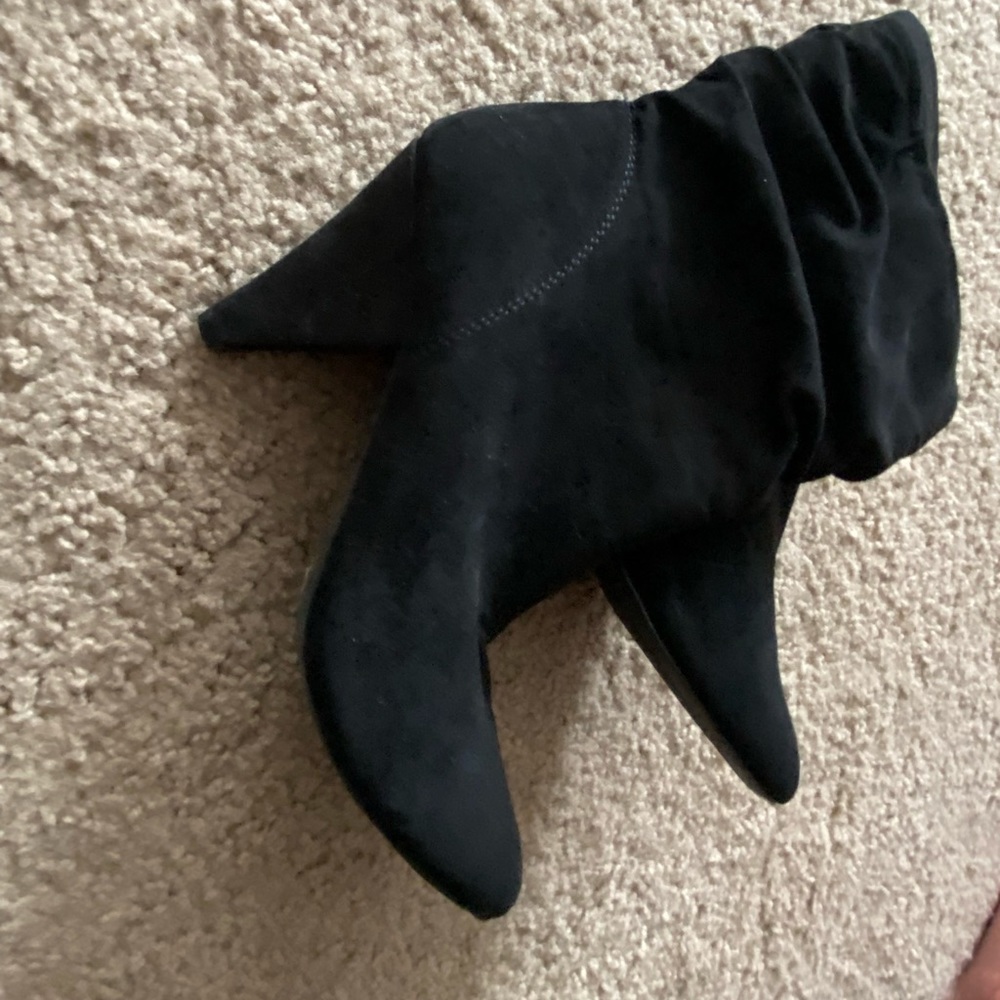 Black healed pointed toe boot heals